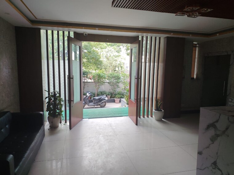 Room, sector 63 Commercial Office Space 1150 Sq.Ft. In Sector 63 Noida 9173189