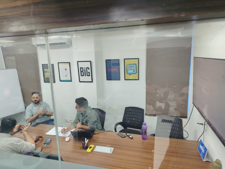 Living Room, sector 63 Commercial Office Space 1150 Sq.Ft. In Sector 63 Noida 9173189