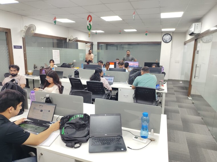 Team Area, sector 63 Commercial Office Space 1150 Sq.Ft. In Sector 63 Noida 9173189