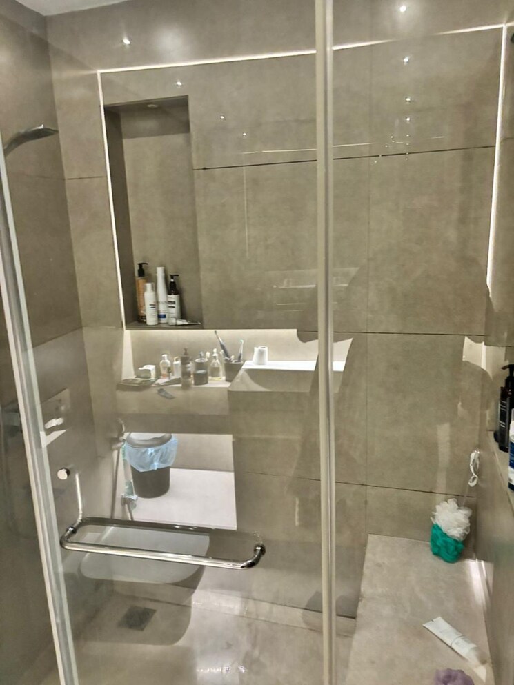 Bathroom, safdarjung enclave 3 Bedroom 2000 Sq.Ft. Builder Floor In Safdarjung Enclave Delhi 9173219