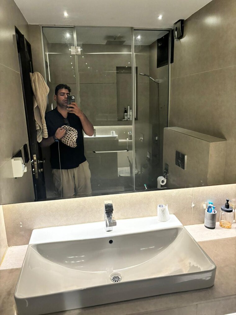 Bathroom, safdarjung enclave 3 Bedroom 2000 Sq.Ft. Builder Floor In Safdarjung Enclave Delhi 9173219