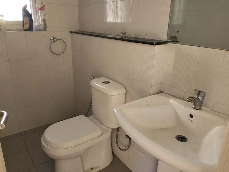 Bathroom, anant-raj-ashok-estate 3 Bedroom 180 Sq.Yd. Apartment In Sector 63a Gurgaon 9173179