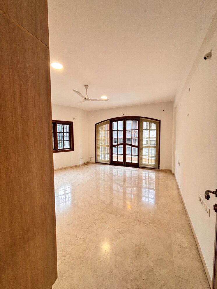 Room, rose-dale 3 Bedroom 3600 Sq.Ft. Apartment In Halasuru Bangalore 9173227