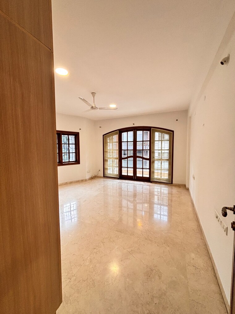 Room, rose-dale 3 Bedroom 3600 Sq.Ft. Apartment In Halasuru Bangalore 9173227