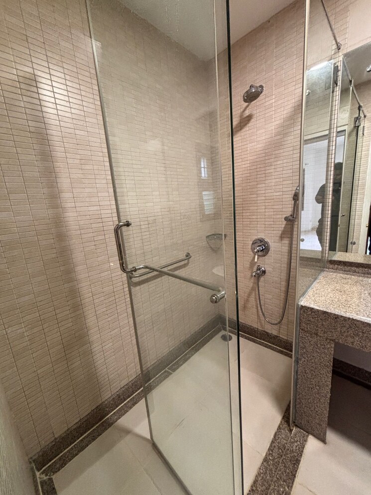 Bathroom, rose-dale 3 Bedroom 3600 Sq.Ft. Apartment In Halasuru Bangalore 9173227