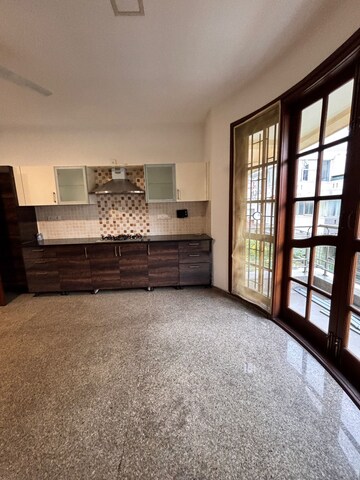 Room in 3 BHK Apartment at Rose Dale, Halasuru – for Rent