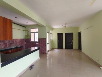 Room in 3.5 BHK Apartment at BPTP The Resort, Sector 75 – for Rent
