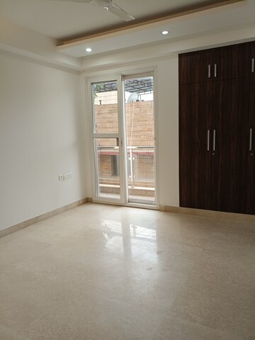 Room in 4 BHK Builder Floor at New Friends Colony – for Rent
