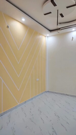 Bedroom in 3 BHK Independent House at Jankipuram Extension – for Sale