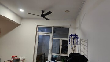 Furnished Amenities in 2.5 BHK Apartment at Gaur City 5th Avenue, Sector 4 Greater Noida – for Rent