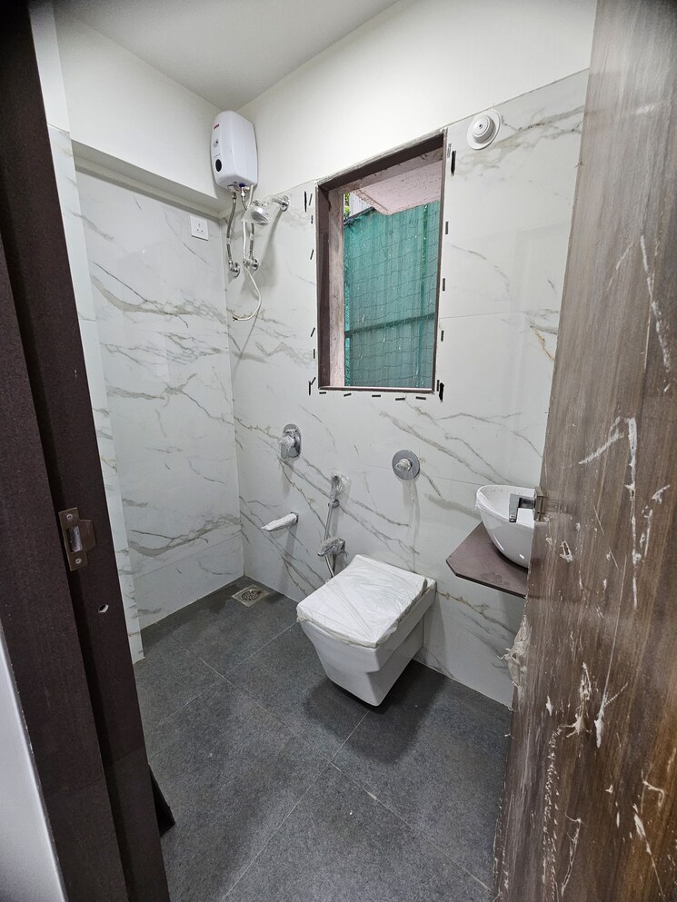 Bathroom, vikroli-indrajeet-niketan-chs 1 Bedroom 342 Sq.Ft. Apartment In Vikhroli East Mumbai 9173270