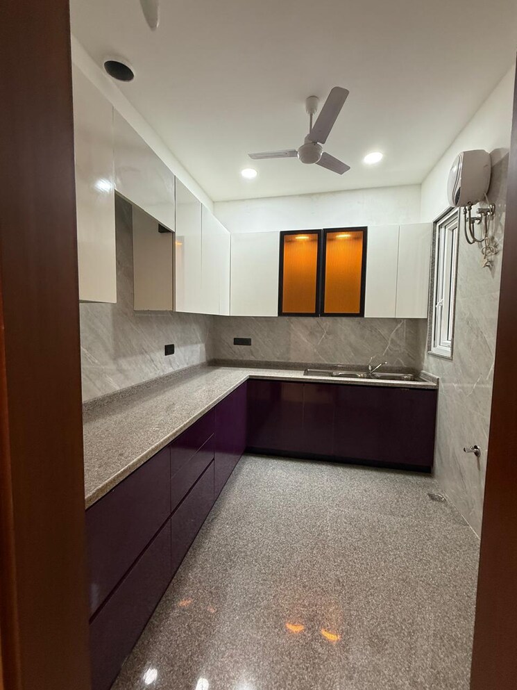 Kitchen, shivalik colony 3 Bedroom 1850 Sq.Ft. Builder Floor In Shivalik Colony Delhi 9173274