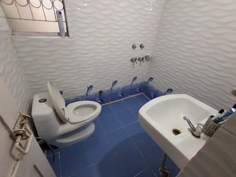Bathroom, vasant kunj 3 Bedroom 2000 Sq.Ft. Apartment In Vasant Kunj Delhi 9173324