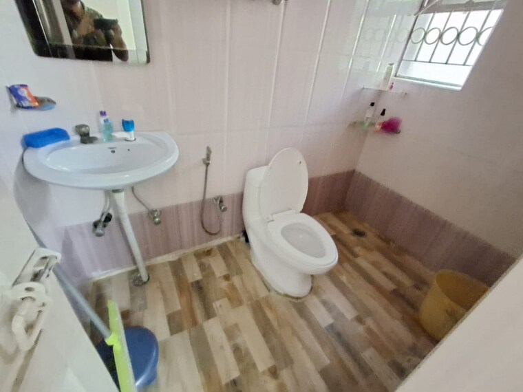 Bathroom, vasant kunj 3 Bedroom 2000 Sq.Ft. Apartment In Vasant Kunj Delhi 9173324