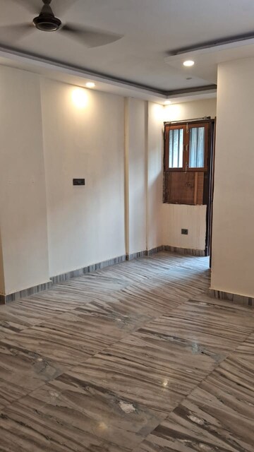 Room in 2 BHK Builder Floor at Lajpat Nagar 4 – for Rent