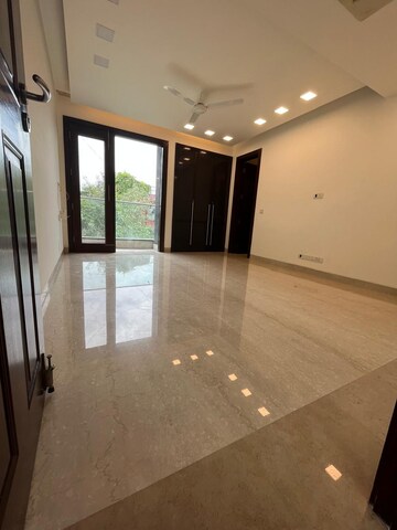 Room in 3 BHK Builder Floor at Vasant Vihar – for Rent