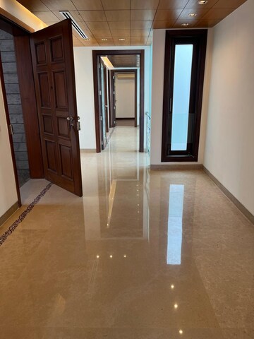 Room in 3 BHK Builder Floor at Vasant Vihar – for Rent