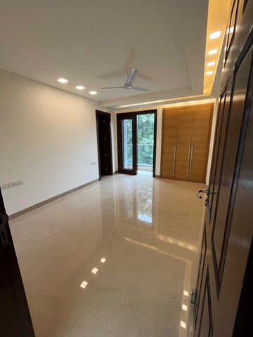 Room in 3 BHK Builder Floor at Vasant Vihar – for Rent