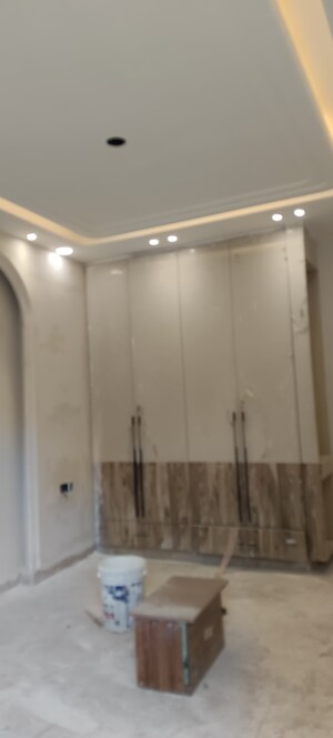 Building Lobby in 3 BHK Builder Floor at Meenakshi Garden – for Sale