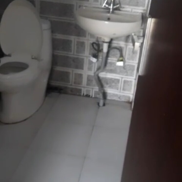 Bathroom, dlf-cyber-city 1 RK 350 Sq.Ft. Builder Floor In Sector 24 Gurgaon 9173415