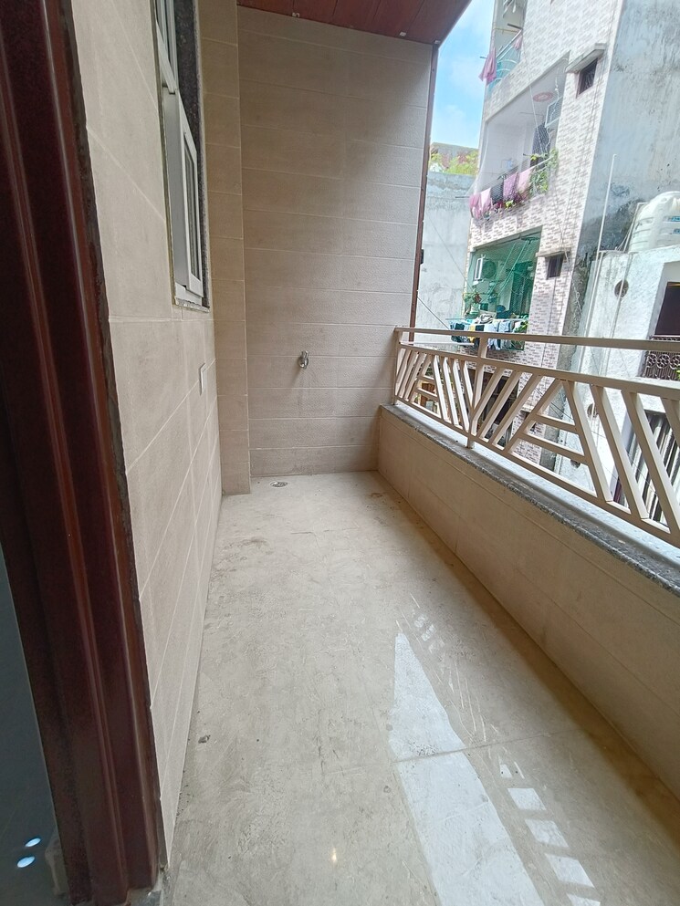 Balcony, mayur vihar phase 1 2.5 Bedroom 1100 Sq.Ft. Builder Floor In Mayur Vihar Phase 1 Delhi 9173520