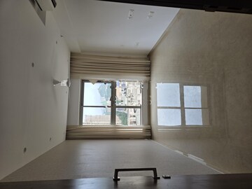 Room in 1 BHK Apartment at Hiranandani Highland, Powai – for Rent