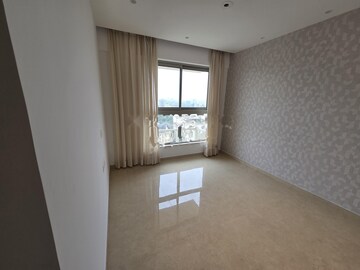 Room in 2 BHK Apartment at Hiranandani Highland, Powai – for Rent