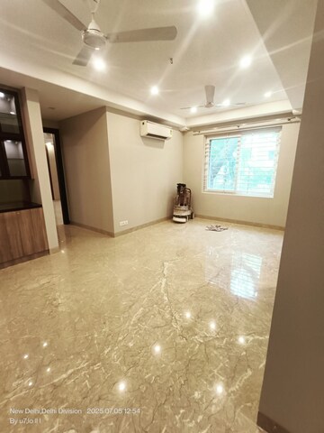 Room in 4 BHK Builder Floor at Saket – for Rent