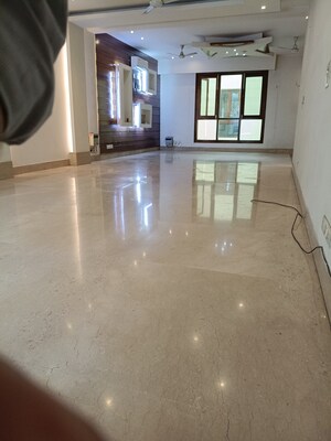 Room in 4 BHK Independent House at New Friends Colony – for Sale