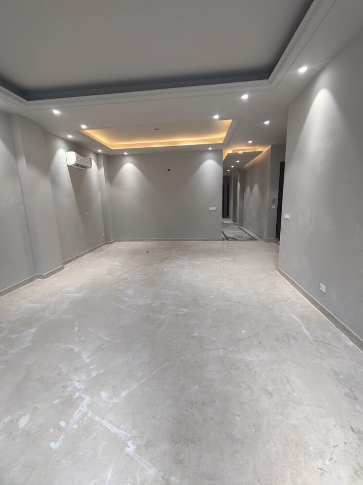 Room, greater kailash i 3 Bedroom 200 Sq.Yd. Builder Floor In Greater Kailash I Delhi 9173577