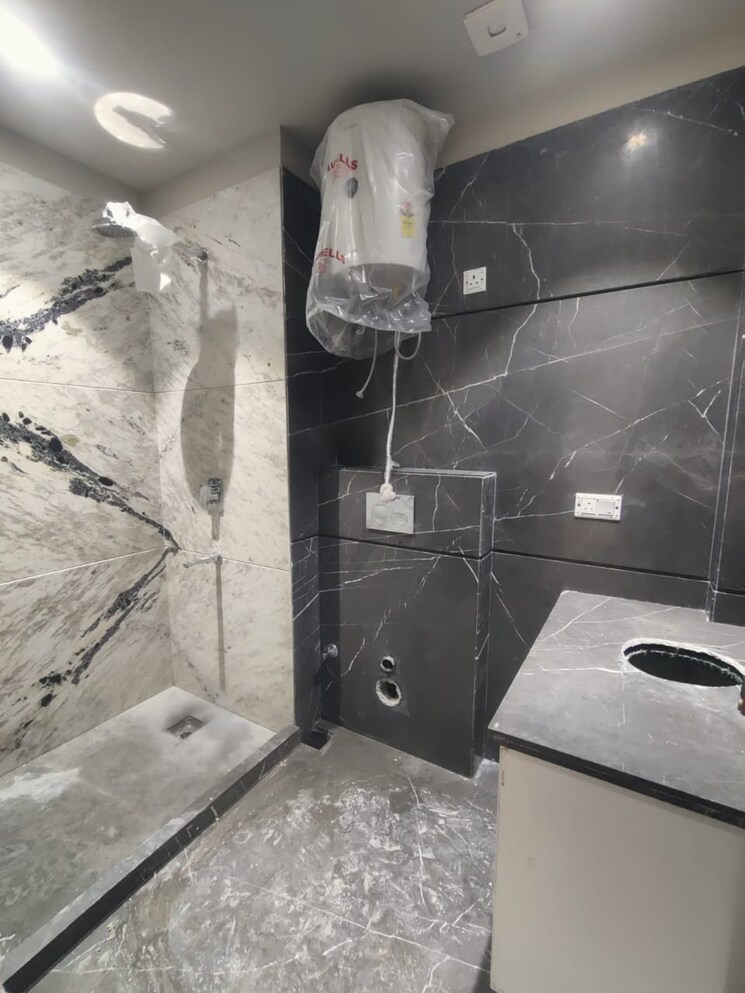 Bathroom, greater kailash i 3 Bedroom 200 Sq.Yd. Builder Floor In Greater Kailash I Delhi 9173577