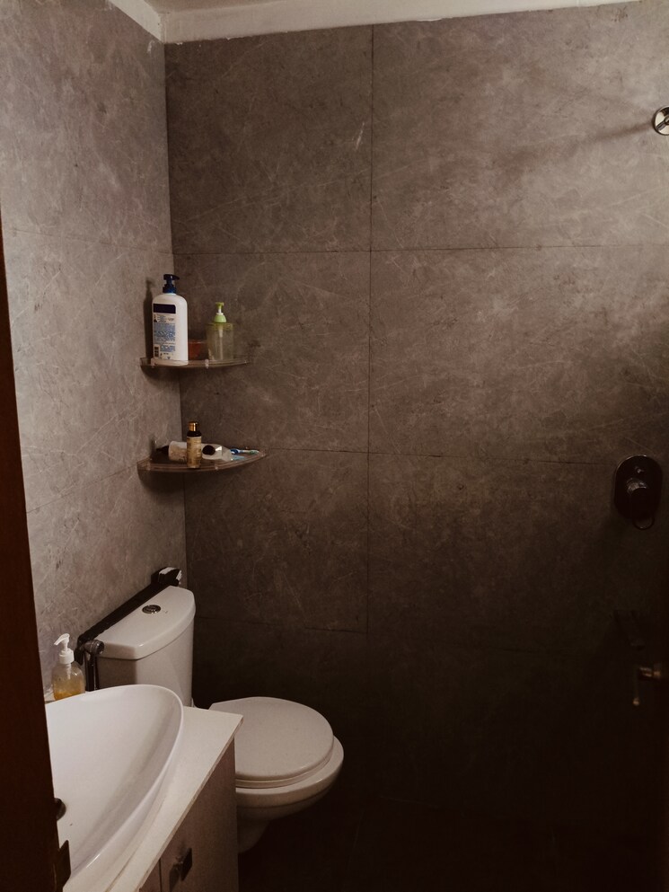 Bathroom, dhakoli 3 Bedroom 1100 Sq.Ft. Builder Floor In Dhakoli Zirakpur 9173624