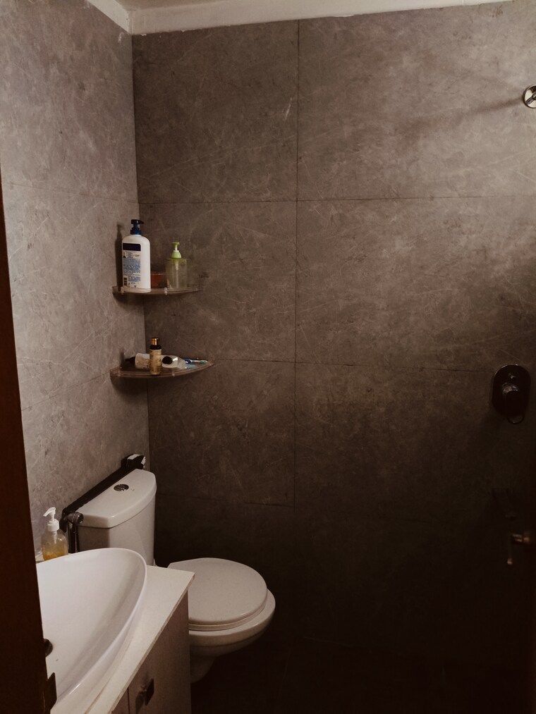 Bathroom, dhakoli 3 Bedroom 1100 Sq.Ft. Builder Floor In Dhakoli Zirakpur 9173624