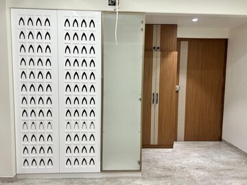 Room in 3 BHK Apartment at Navrangpura – for Rent