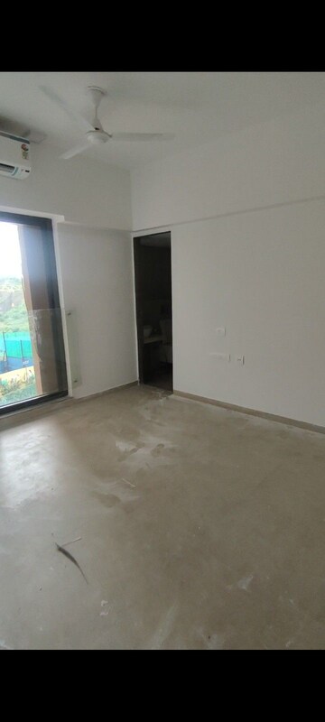Room in 3 BHK Apartment at Kanakia Silicon Valley, Powai – for Rent