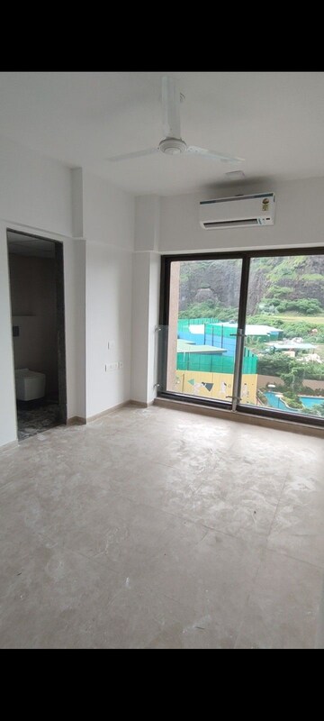 Room in 3 BHK Apartment at Kanakia Silicon Valley, Powai – for Rent