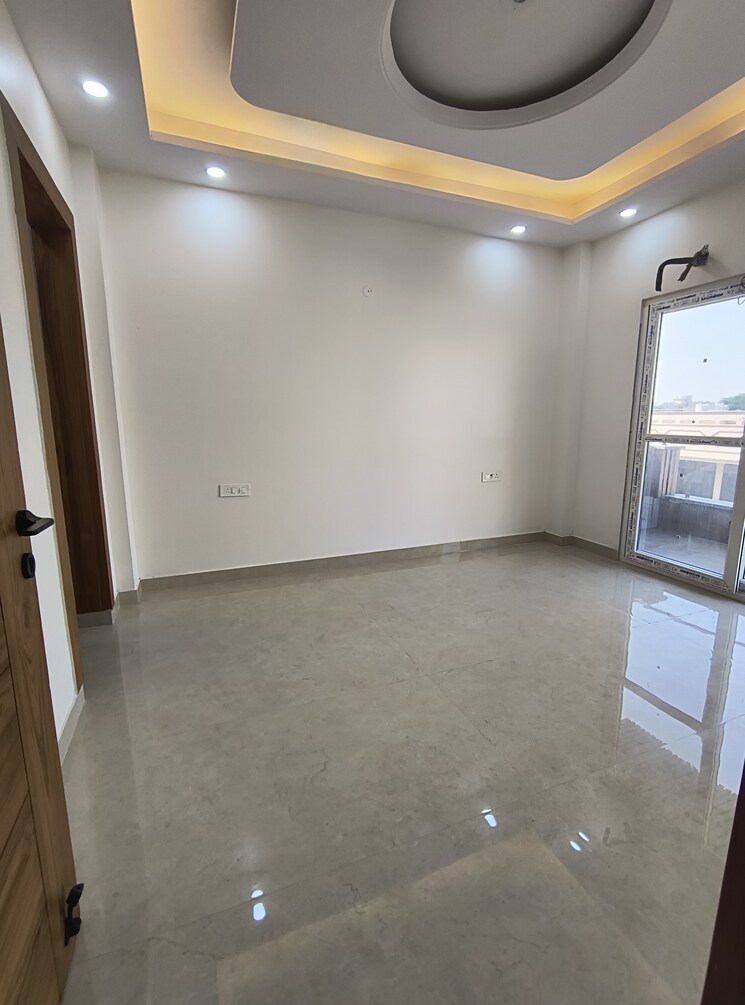 Room, green fields colony 3 Bedroom 200 Sq.Yd. Builder Floor In Green Fields Colony Faridabad 9174009