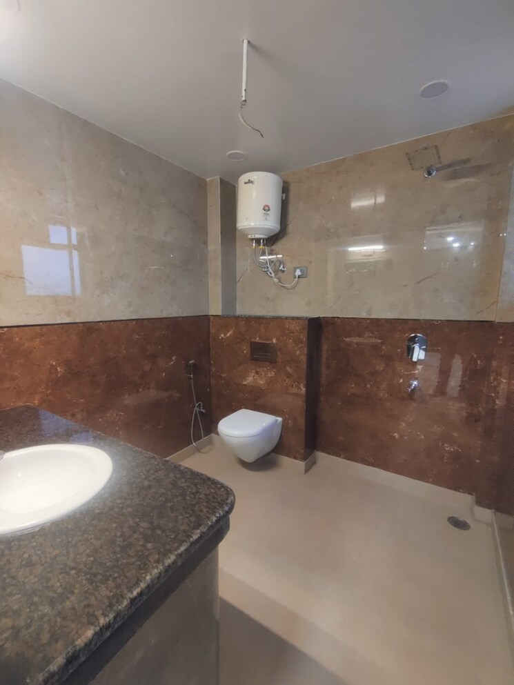 Attached Bathroom, greater kailash part 3 3 Bedroom 217 Sq.Yd. Builder Floor In Greater Kailash Part 3 Delhi 9174007