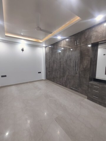 Room in 3 BHK Builder Floor at Greater Kailash Part 3 – for Sale