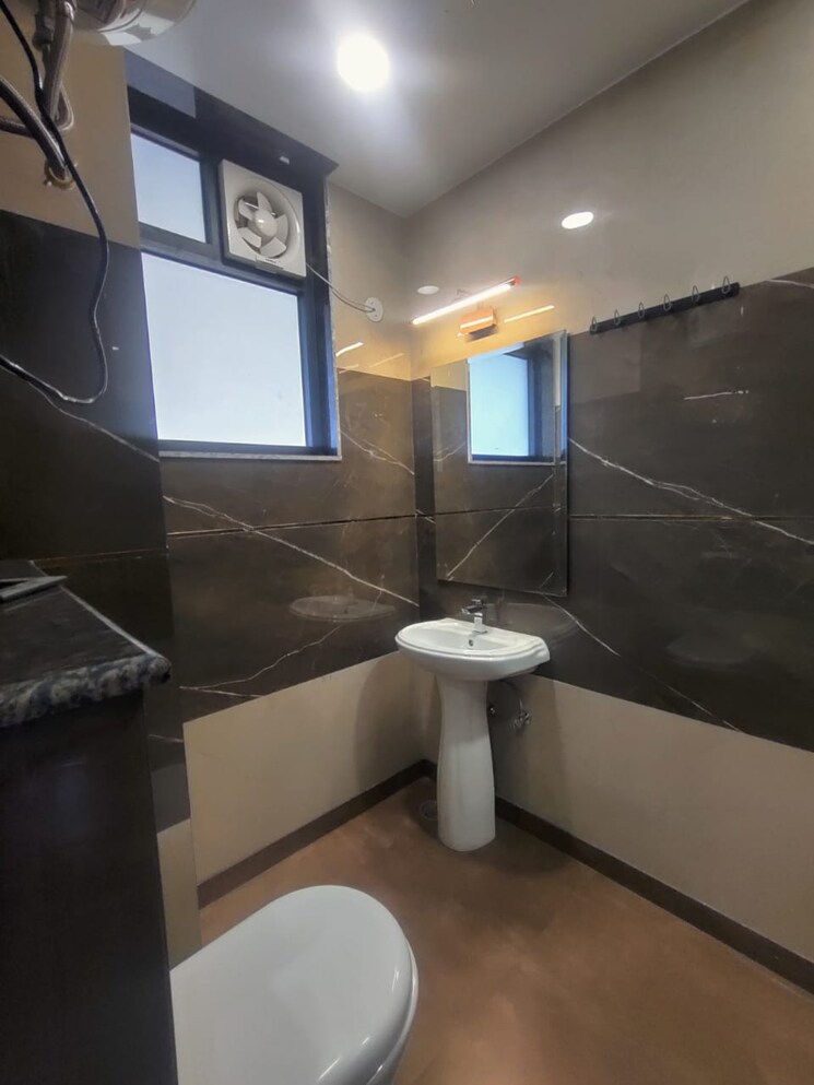 Attached Bathroom, greater kailash part 3 3 Bedroom 217 Sq.Yd. Builder Floor In Greater Kailash Part 3 Delhi 9174007