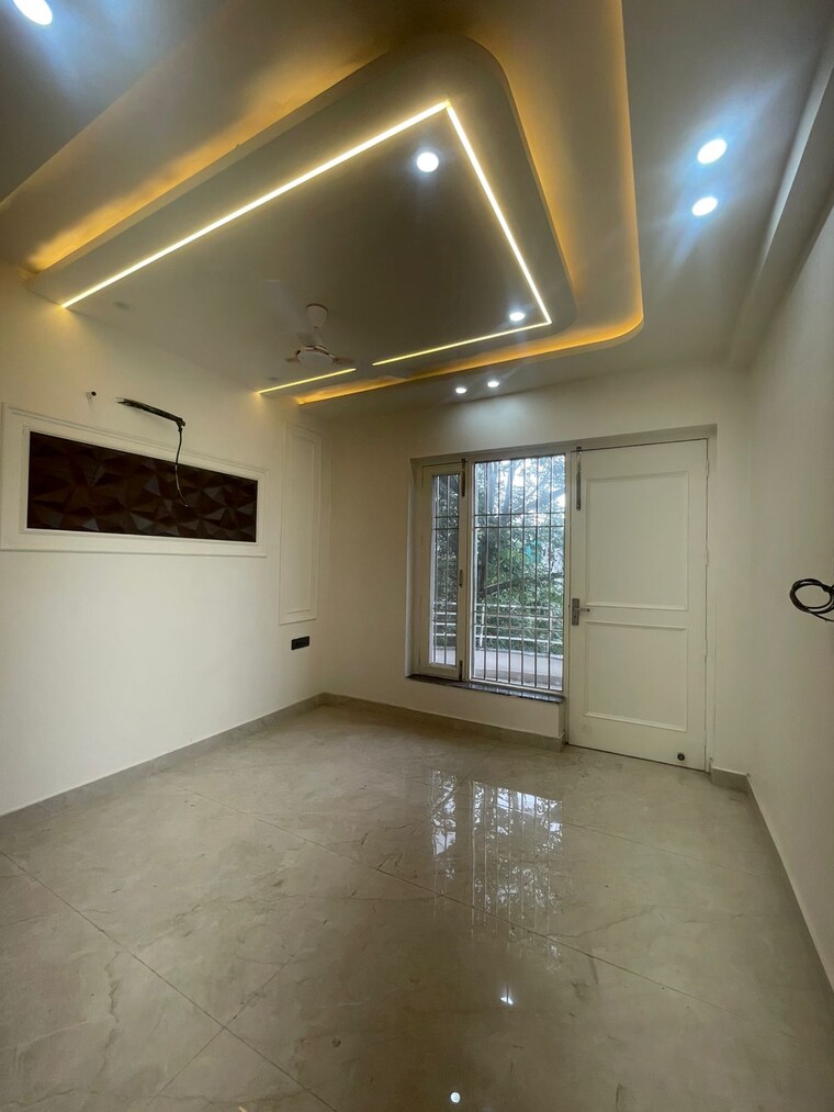 Room, green fields colony 4 Bedroom 400 Sq.Yd. Builder Floor In Green Fields Colony Faridabad 9174031