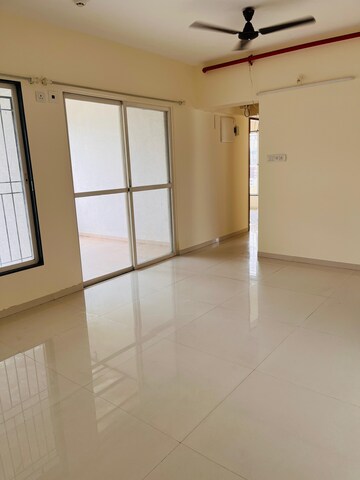 Room in 2 BHK Apartment at Pristine Equilife Homes, Mahalunge Ingale – for Rent