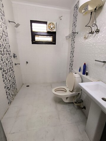 Attached Bathroom in 4 BHK Builder Floor at Green Fields Colony – for Rent