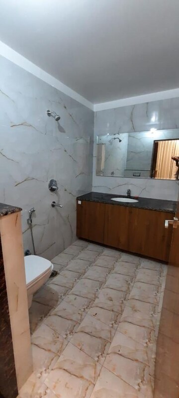 Attached Bathroom in 6+ BHK Villa at Gomti Nagar – for Rent
