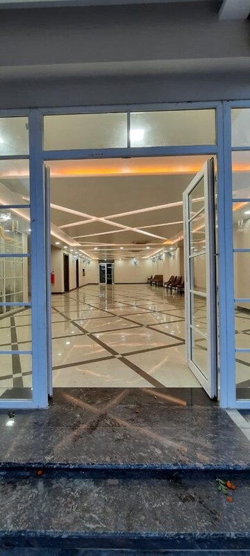 Master Bedroom in 6+ BHK Villa at Gomti Nagar – for Rent