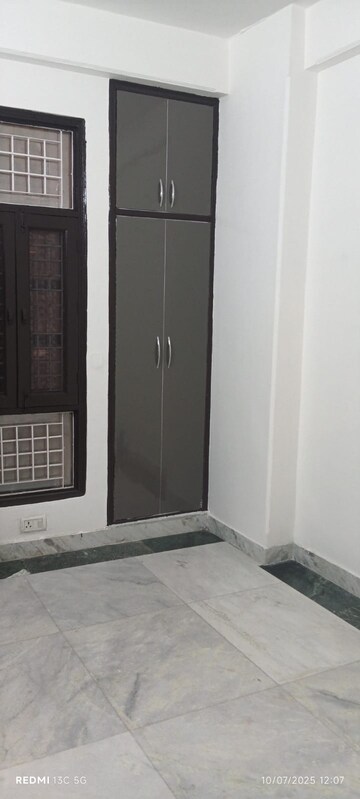 Room in 1 BHK Apartment at Shalimar Garden – for Sale