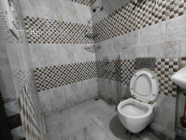 Bathroom, janakpuri 2 Bedroom 1000 Sq.Ft. Apartment In Janakpuri Delhi 9174083