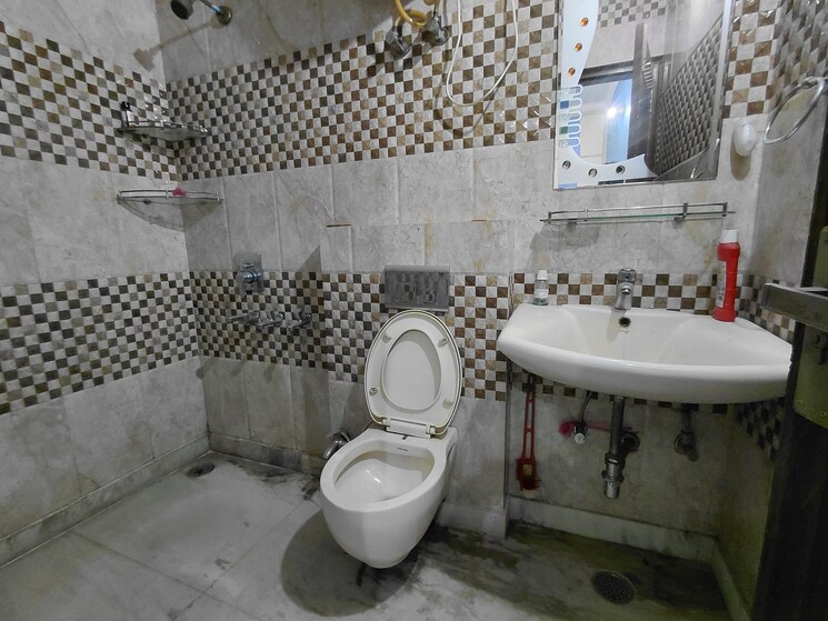 Bathroom, janakpuri 2 Bedroom 1000 Sq.Ft. Apartment In Janakpuri Delhi 9174083
