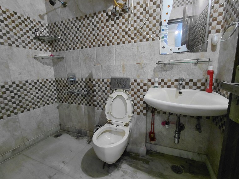 Bathroom, janakpuri 2 Bedroom 1000 Sq.Ft. Apartment In Janakpuri Delhi 9174083