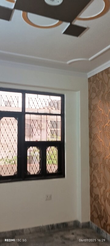 Room in 1 BHK Apartment at Shalimar Garden – for Sale